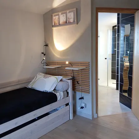 לינה וארוחת בוקר Homgaia D'hotes 3*
